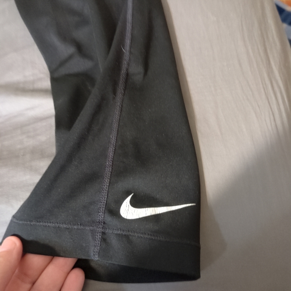 Nike Pro Compression Capri Size Medium - image 2